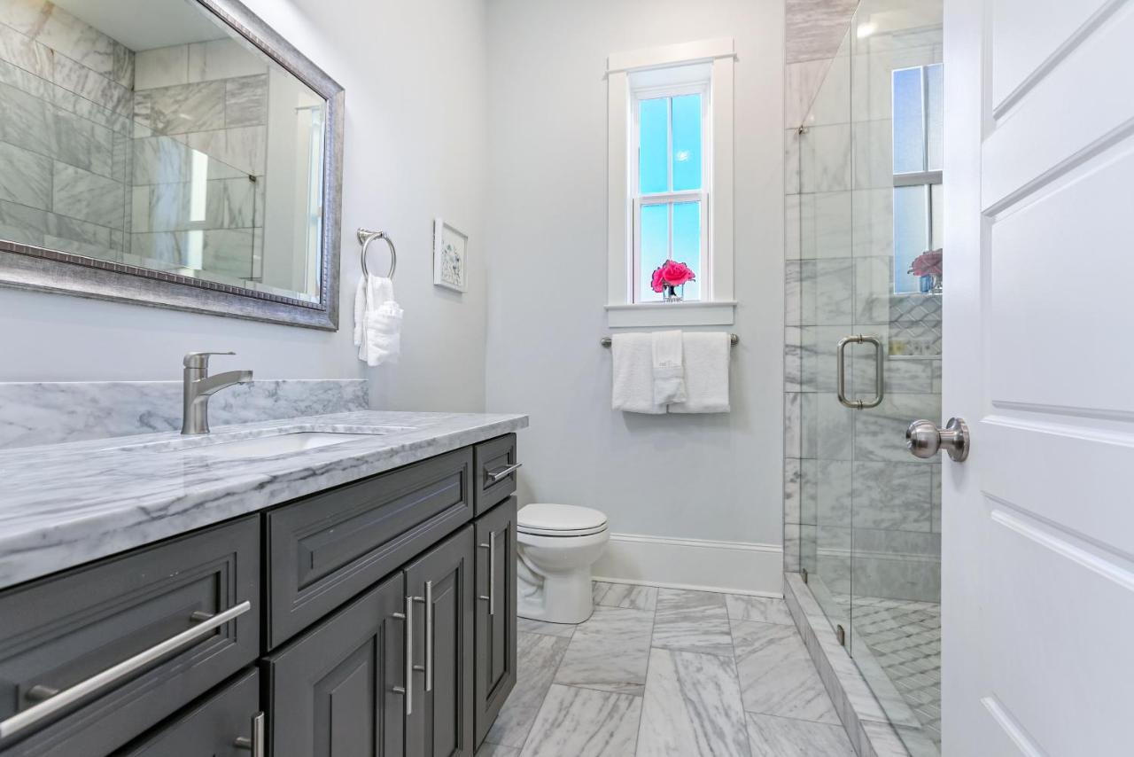 Apartmán Hosteeva Chic Urban Retreat W Pool Steps To St Charles Ave And Near Bourbon St New Orleans Exteriér fotografie