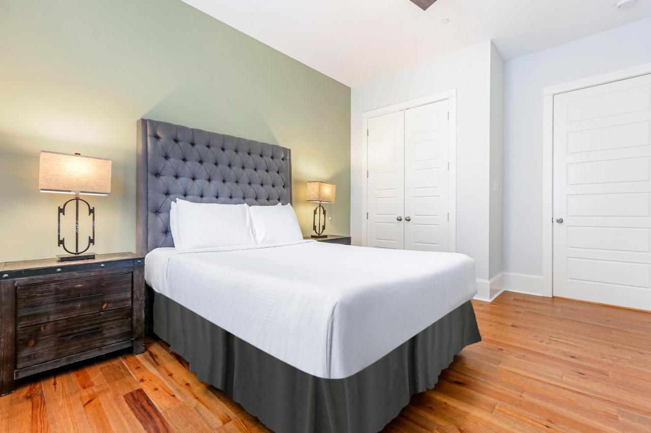 Apartmán Hosteeva Chic Urban Retreat W Pool Steps To St Charles Ave And Near Bourbon St New Orleans Exteriér fotografie