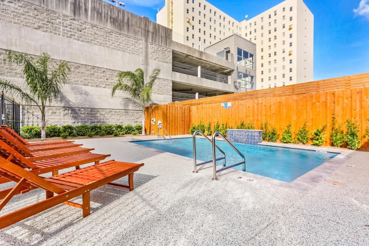 Apartmán Hosteeva Chic Urban Retreat W Pool Steps To St Charles Ave And Near Bourbon St New Orleans Exteriér fotografie